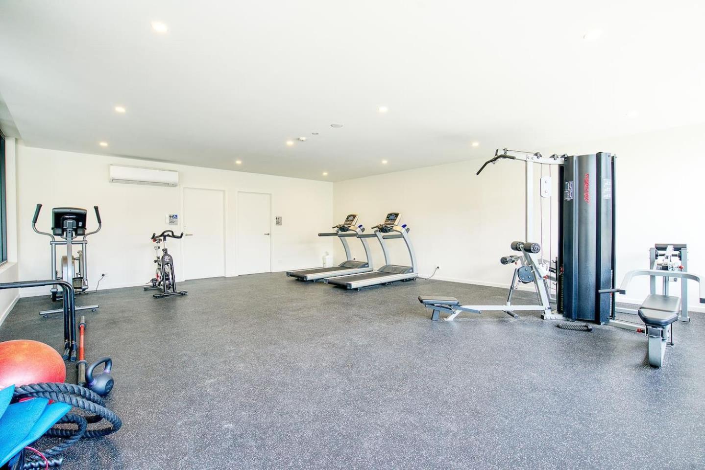 Apartment Sable Penthouse At Palm Beach's Waterfront Gold Coast